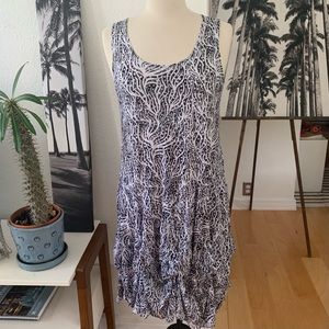 Fresh Produce Sleeveless adjustable hem dress. White, black and grey print